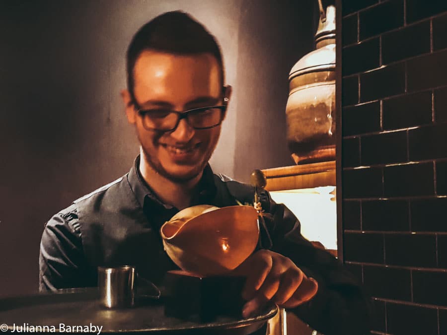 Cocktail bartender