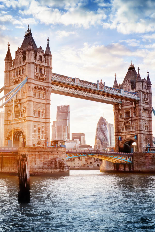 Tower Bridge au lever du soleil