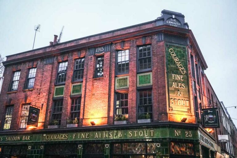 15 Best Pubs in Farringdon & Clerkenwell For Cosy Chats and Proper Pints