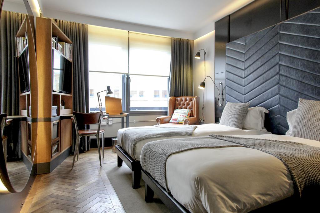 cruise boat hotel london The Hoxton