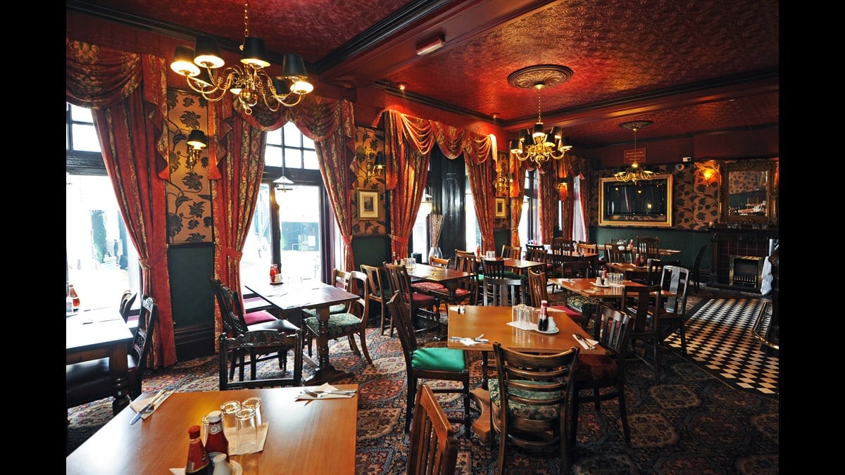 The Best Pubs in Knightsbridge – From Gastropubs to Old School Boozers