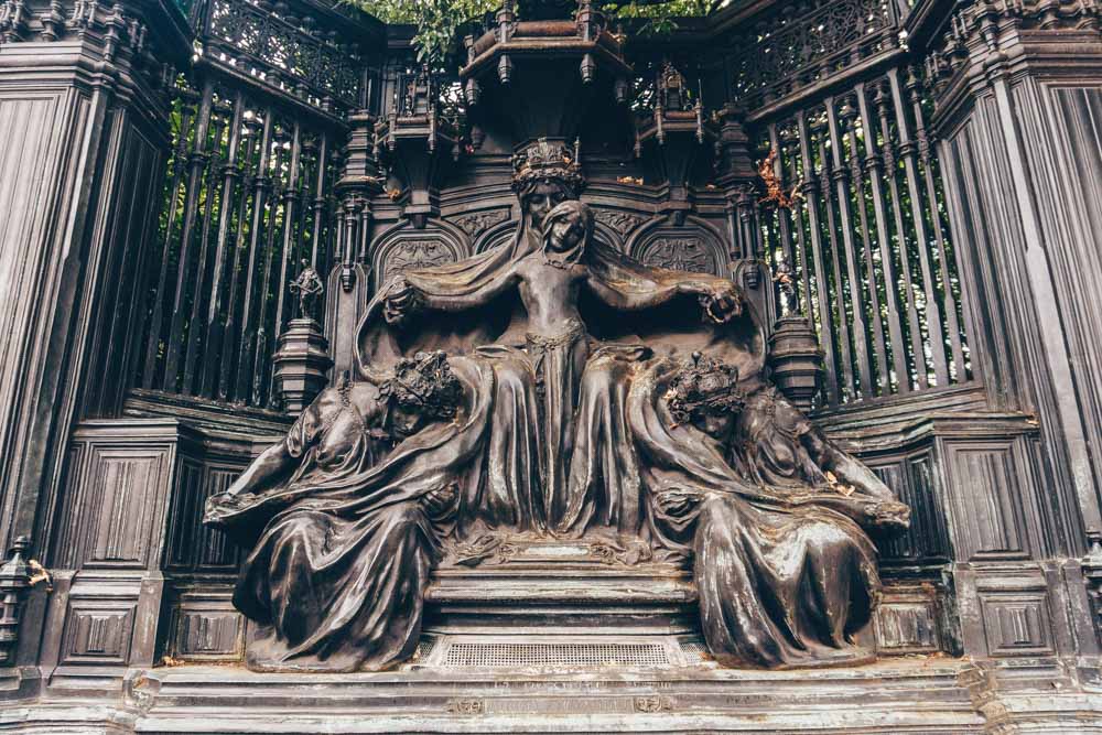 The Secret Art Nouveau Memorial to Queen Alexandra in St James’s