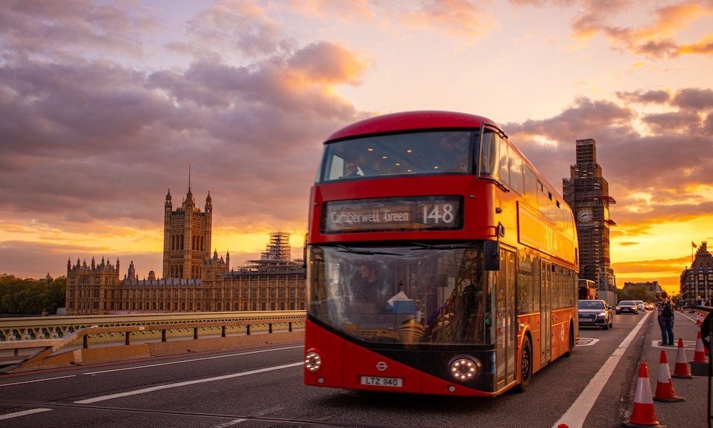 london tour bus guide