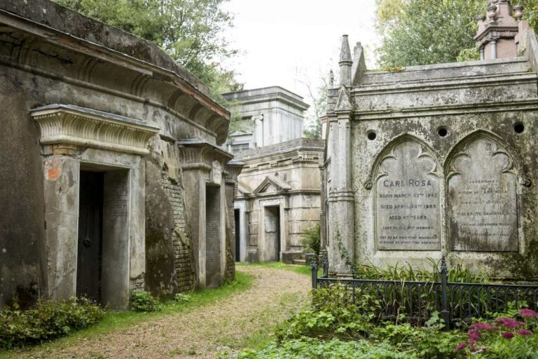 Highgate Cemetery: Discovering North London’s Famous Burial Ground