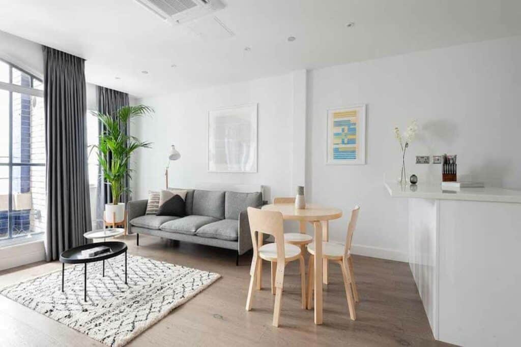 Modern Apartment with Cute Artwork near Piccadilly Circus