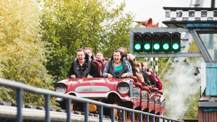 10 Brilliant Theme Parks In and Near London for Thrill Seekers