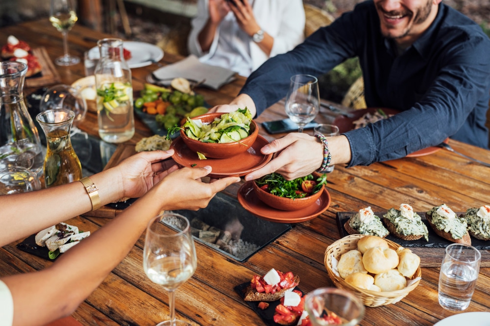 Vegan Restaurant-Table-Friends