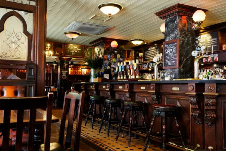 The Best Fulham Pubs for Riverside Views and Stellar Pints