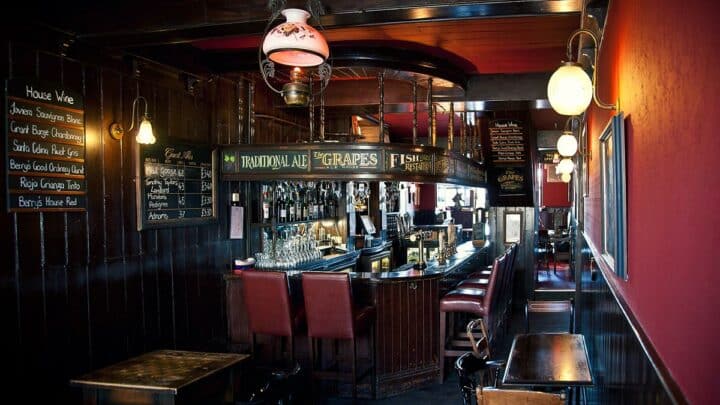 Sink Star-Studded Pints – A Guide to Celebrity-Owned Pubs in London