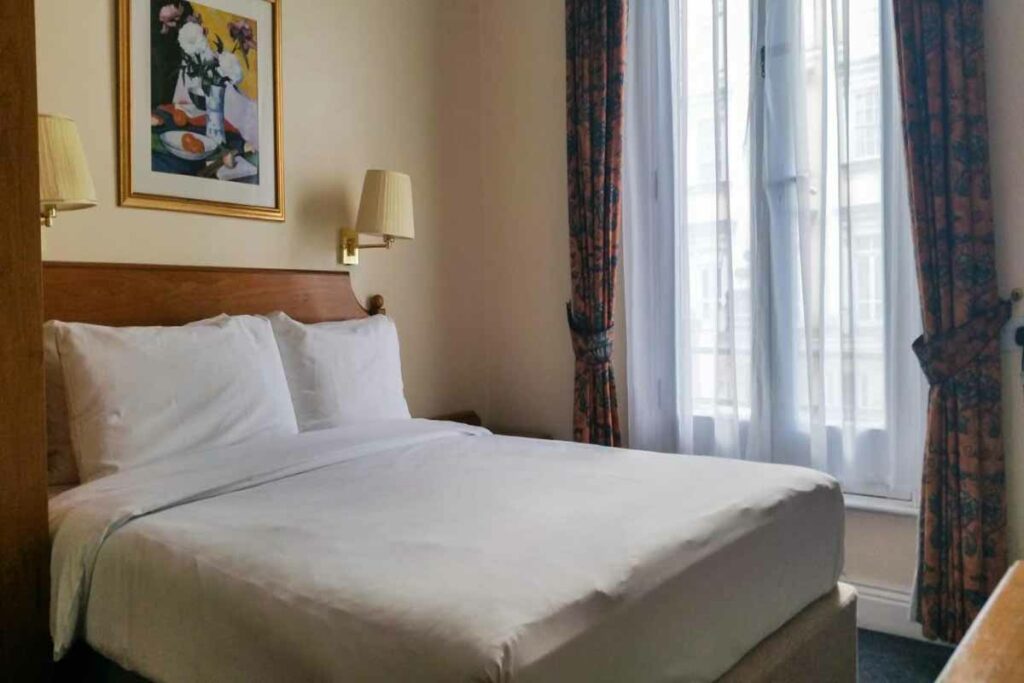 Victor Hotel