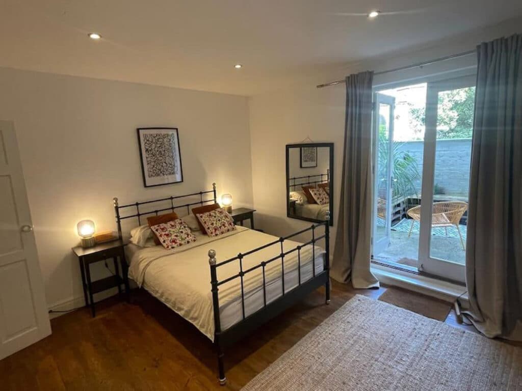 Lovely 2-bed apartment with patio near Camden