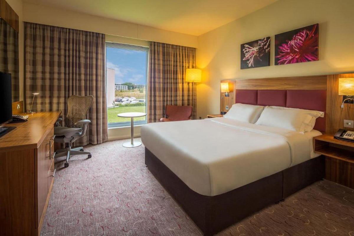 Luton Airport Hotel And Park www.londonxlondon.com