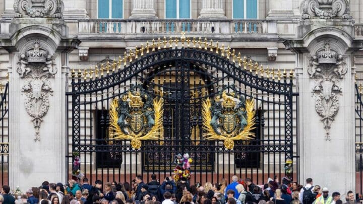 The Hidden Secrets of Buckingham Palace Gates: Unicorns, Lions and Other Gilded Icons