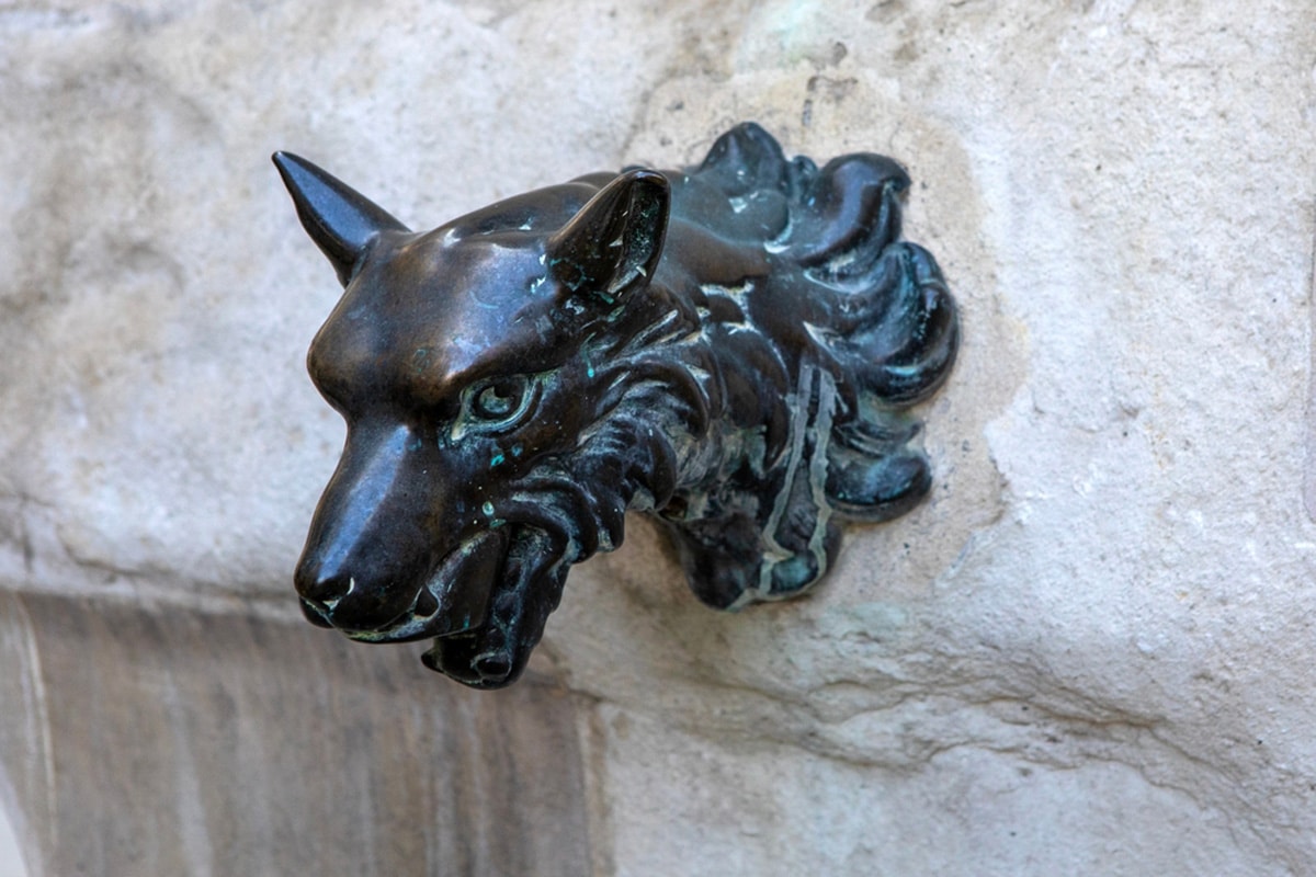 The Grizzly History of the Aldgate Pump of Death