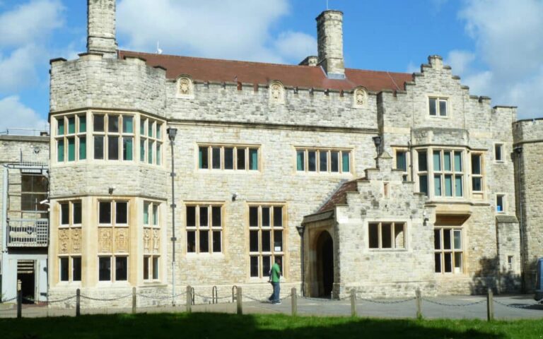 Kingswood House: The Landed Home that Went From Country Estate to Council Estate