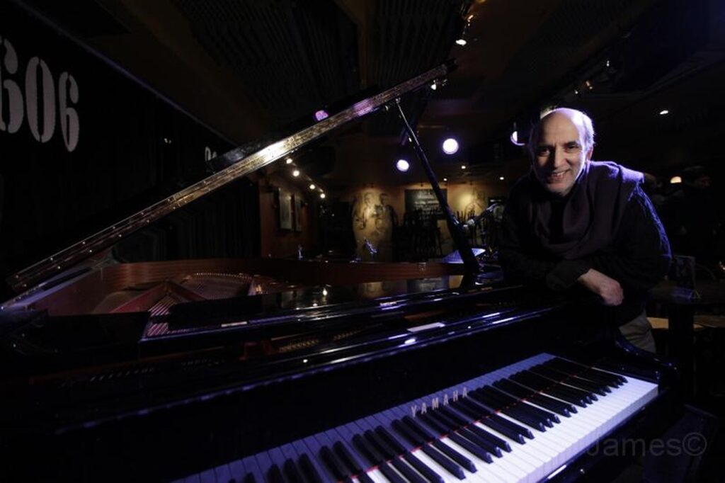 Steve Rubie at the piano at the 606 Club