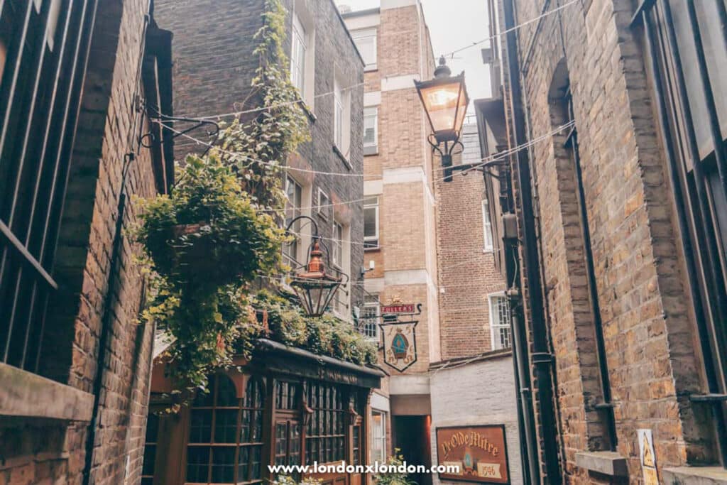Ye Olde Mitre tucked in an alley